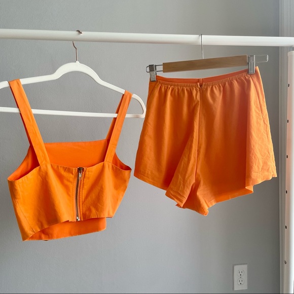 *SOLD*Princess Polly Buttons Front 2-piece Orange matching set Crop Top & Skorts - Picture 3 of 10